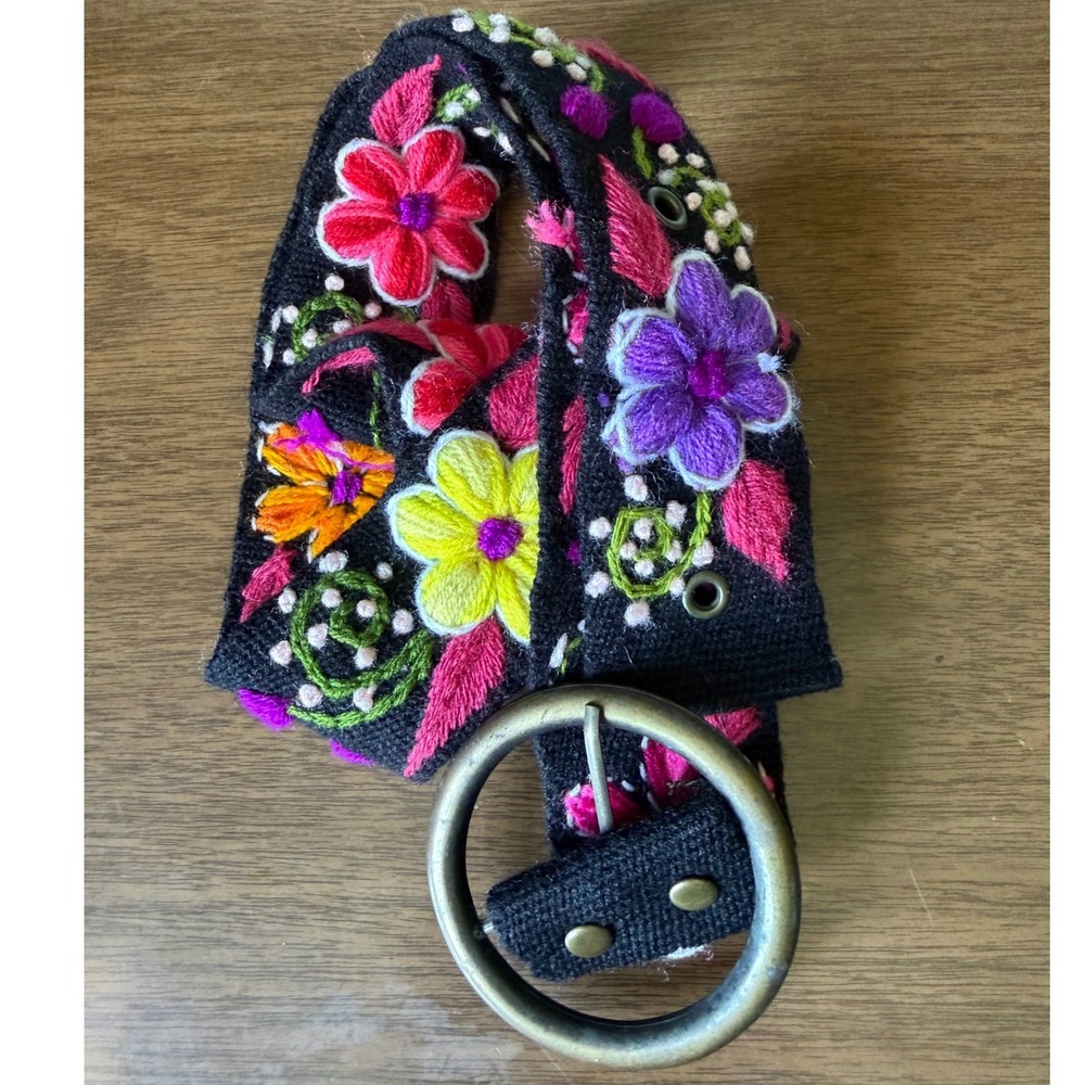 Handmade Peruvian Embroidered Floral Mutlicolor Wool Stitched Motiff Belt - Picture 3 of 3
